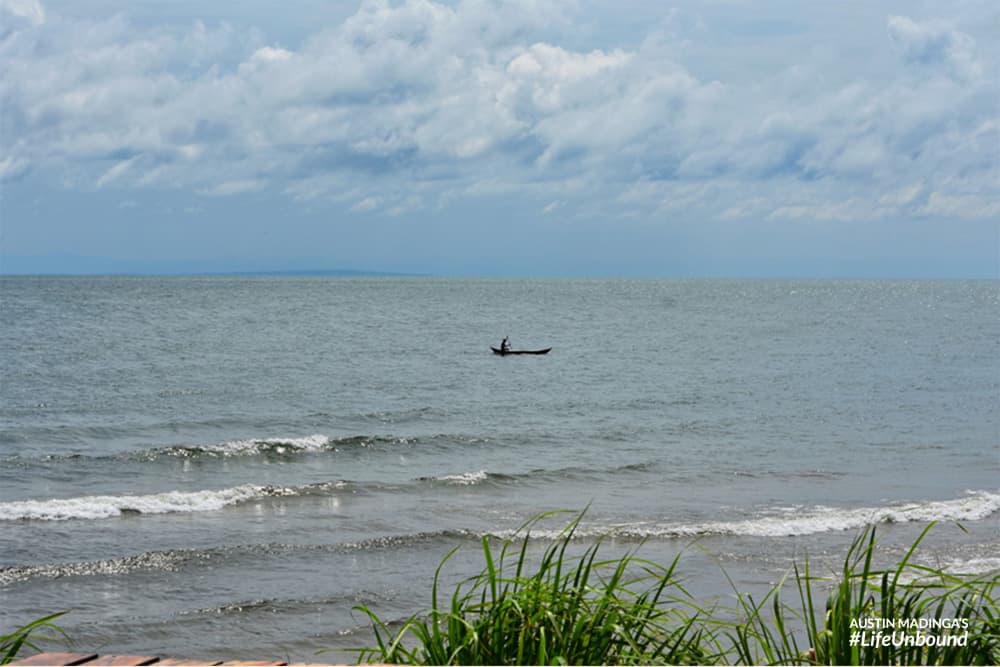 fisherman-on-lake-malawi-leopards-bay.jpg