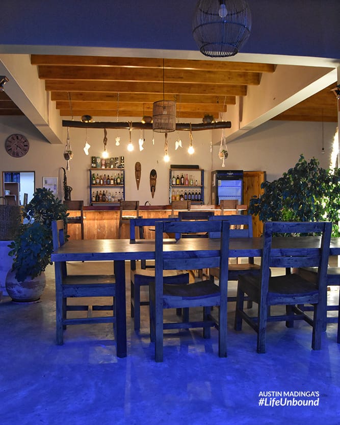 night-joma-lodge-bar.jpg